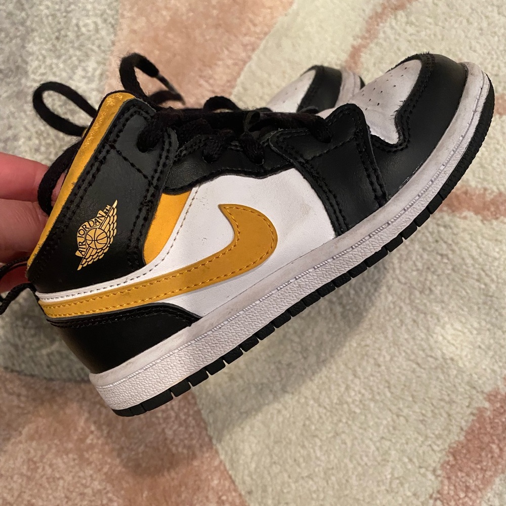 Jordan 1 Mid